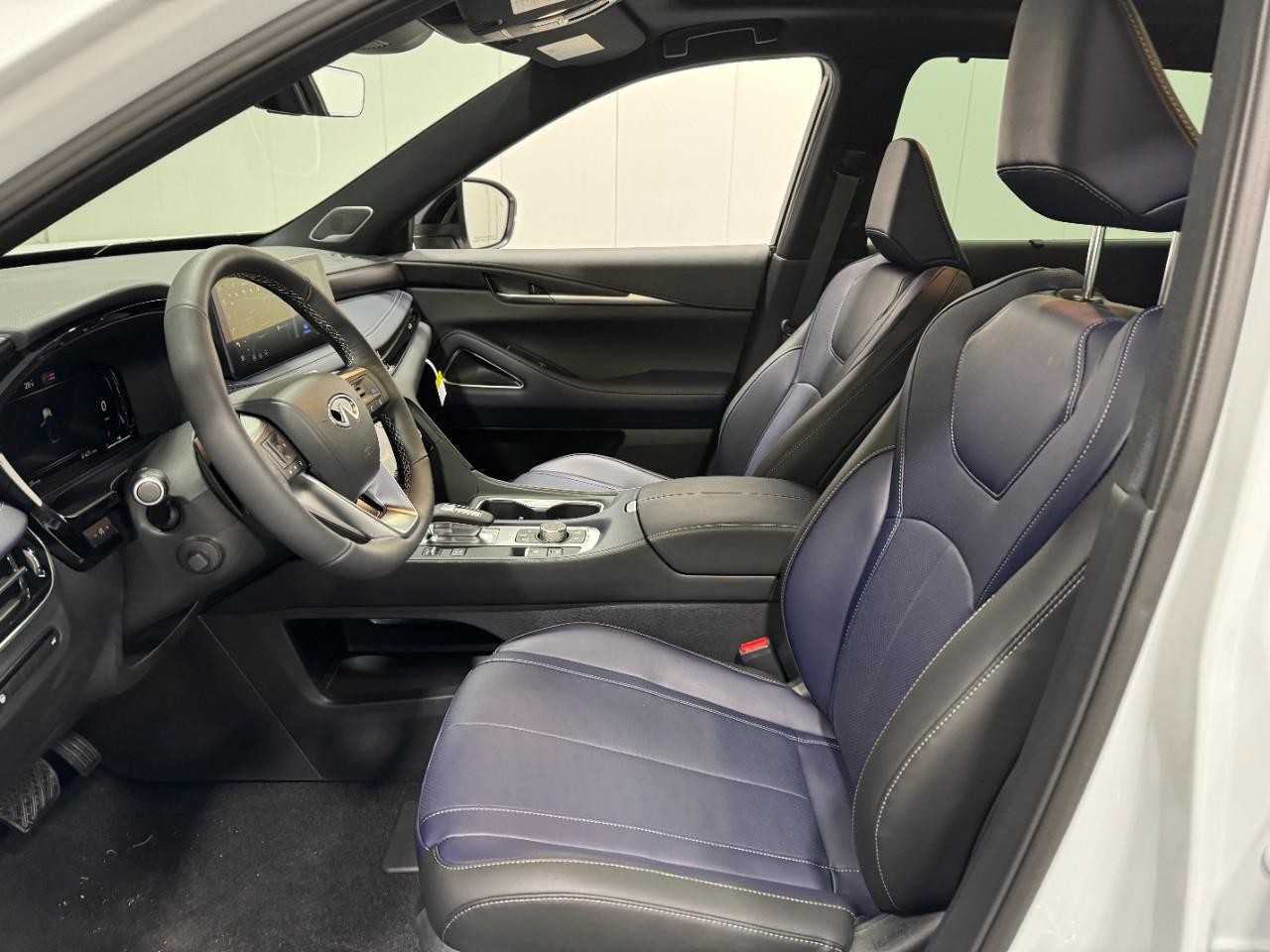 INFINITI QX60 Vehicle Full-screen Gallery Image 28