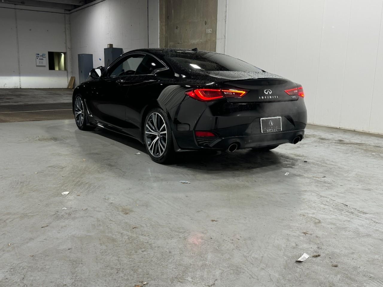 INFINITI Q60 Vehicle Full-screen Gallery Image 03