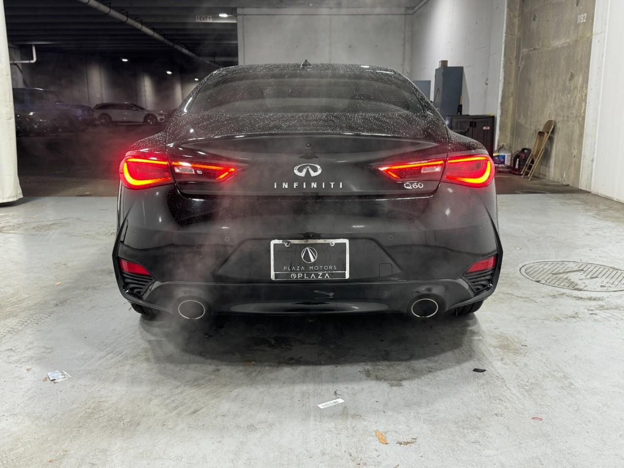 INFINITI Q60 Vehicle Full-screen Gallery Image 09