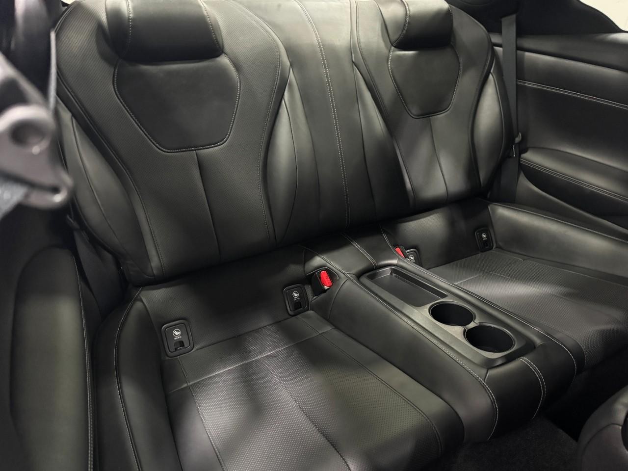 INFINITI Q60 Vehicle Full-screen Gallery Image 10