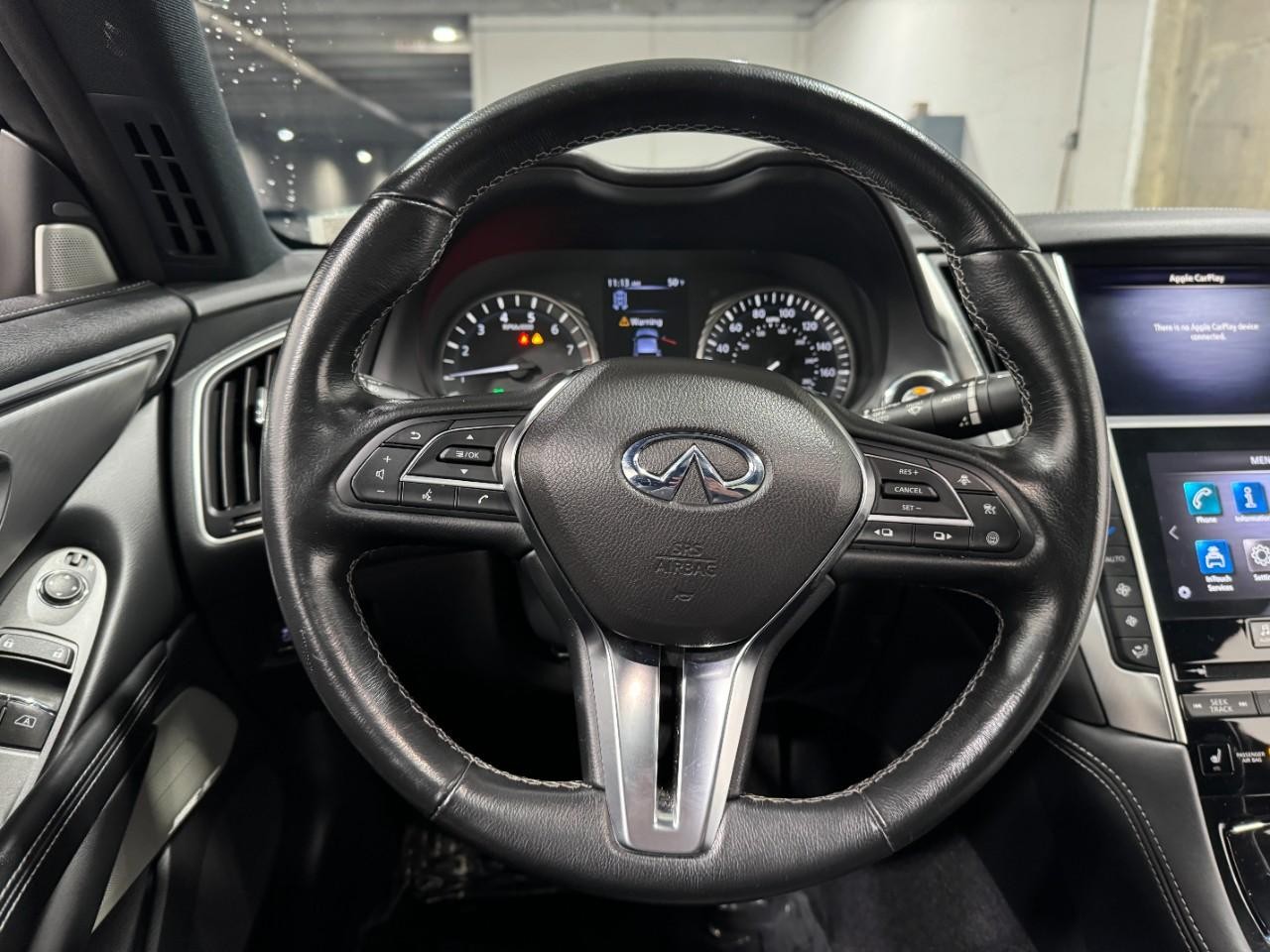 INFINITI Q60 Vehicle Full-screen Gallery Image 13