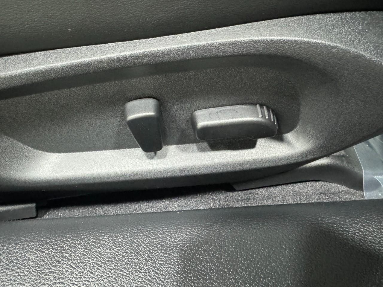 INFINITI Q60 Vehicle Full-screen Gallery Image 20