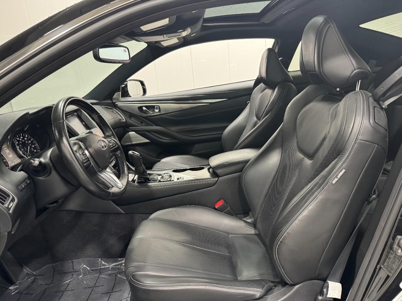 INFINITI Q60 Vehicle Full-screen Gallery Image 23