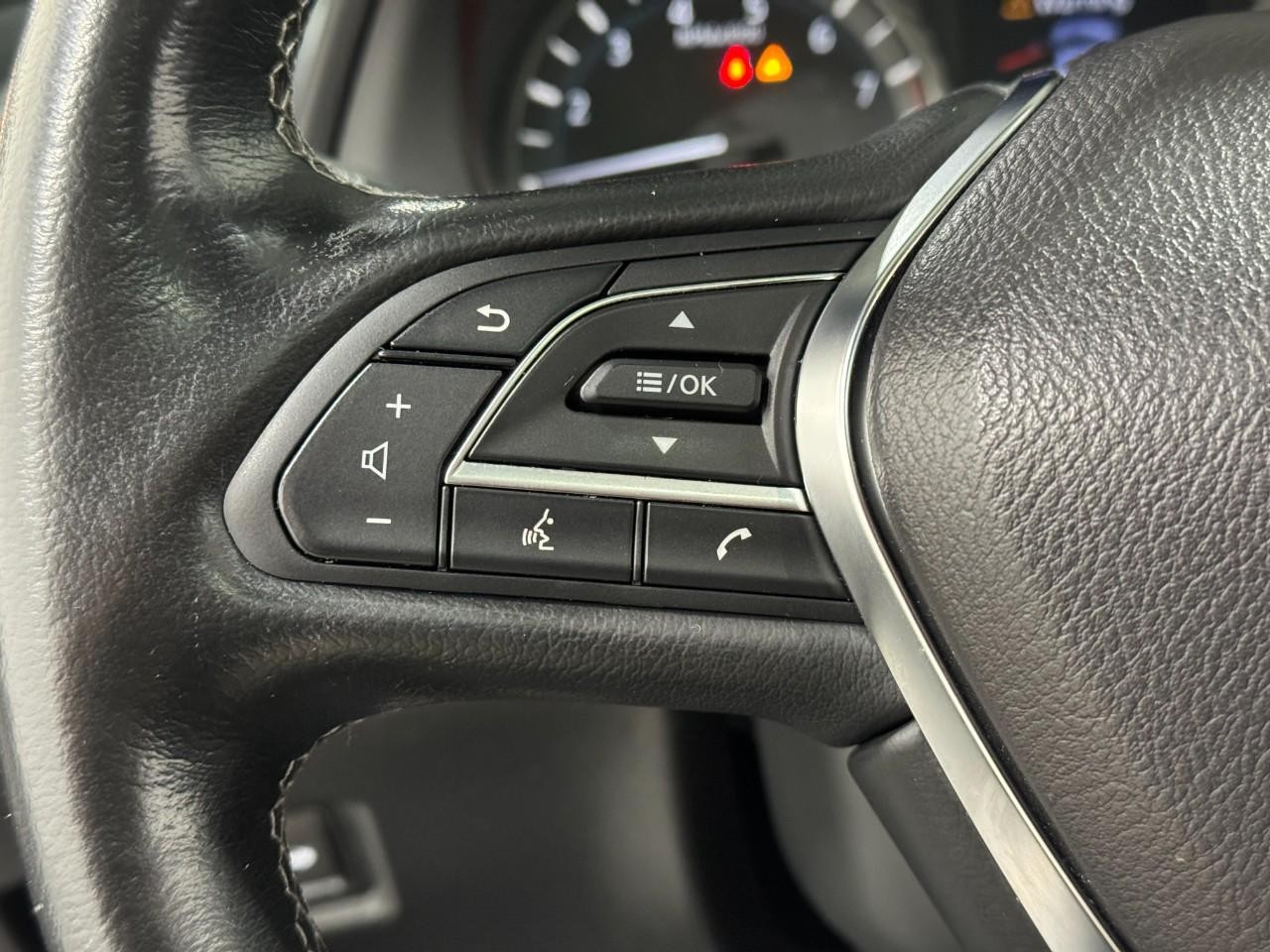 INFINITI Q60 Vehicle Full-screen Gallery Image 27