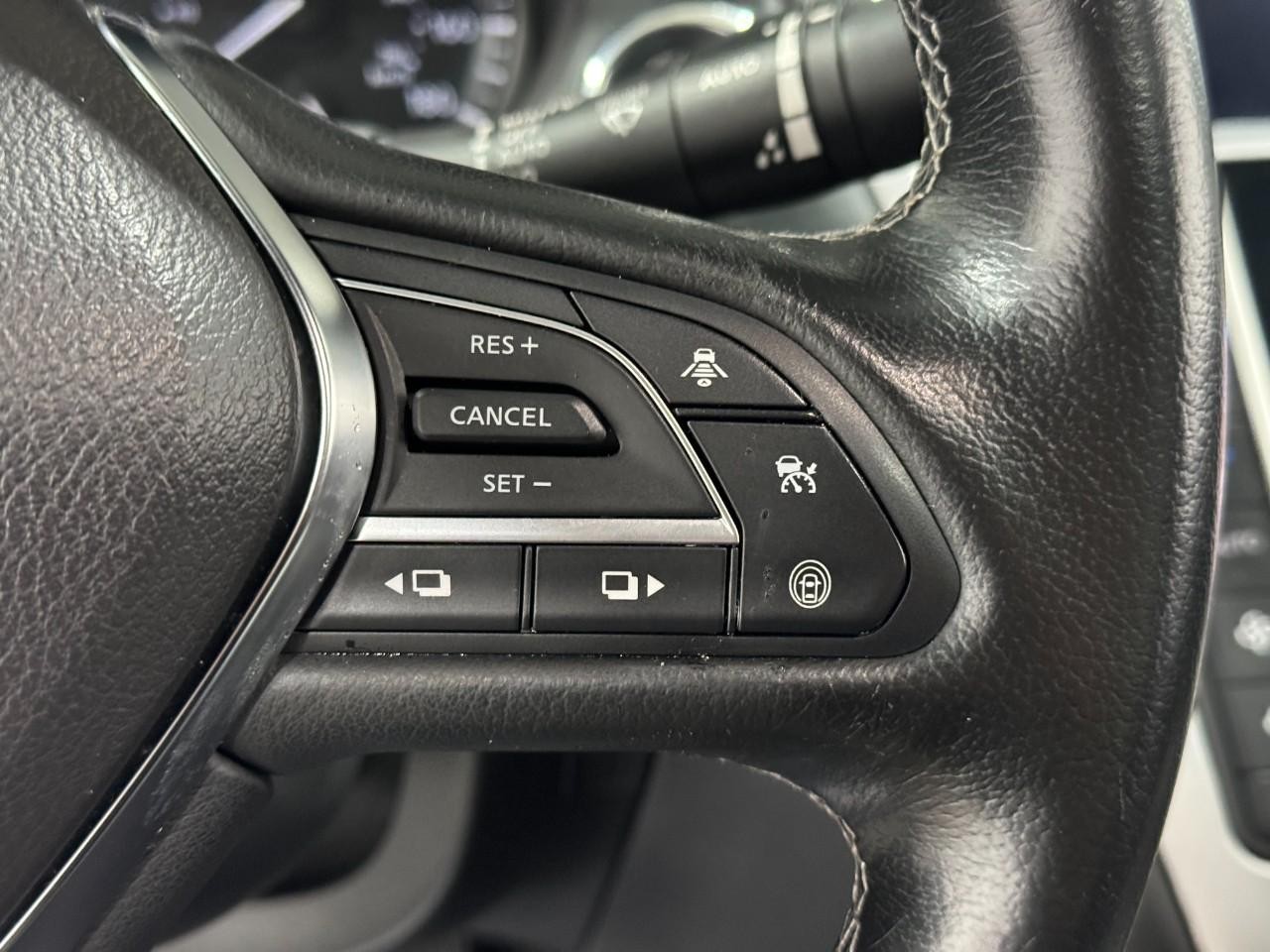 INFINITI Q60 Vehicle Full-screen Gallery Image 28