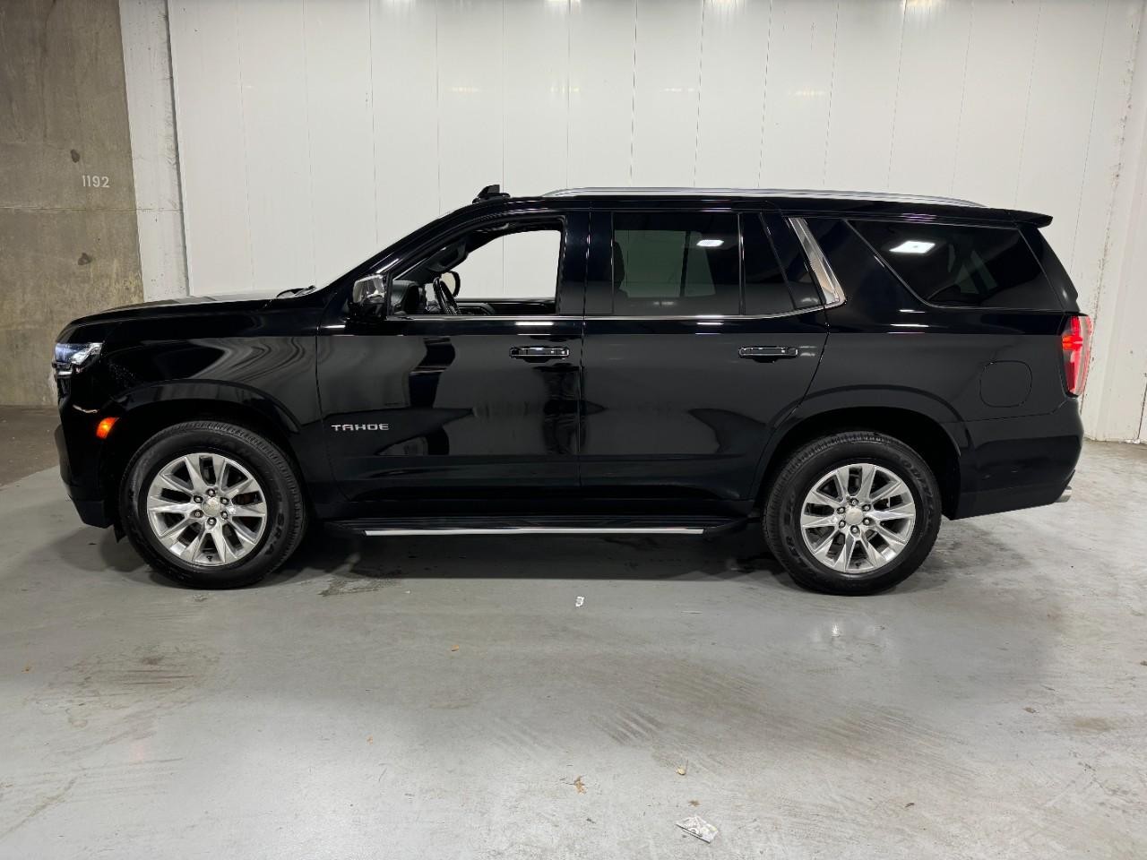 Chevrolet Tahoe Vehicle Full-screen Gallery Image 02