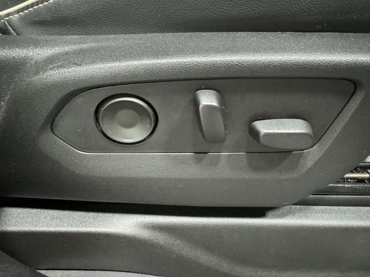 Chevrolet Tahoe Vehicle Full-screen Gallery Image 23