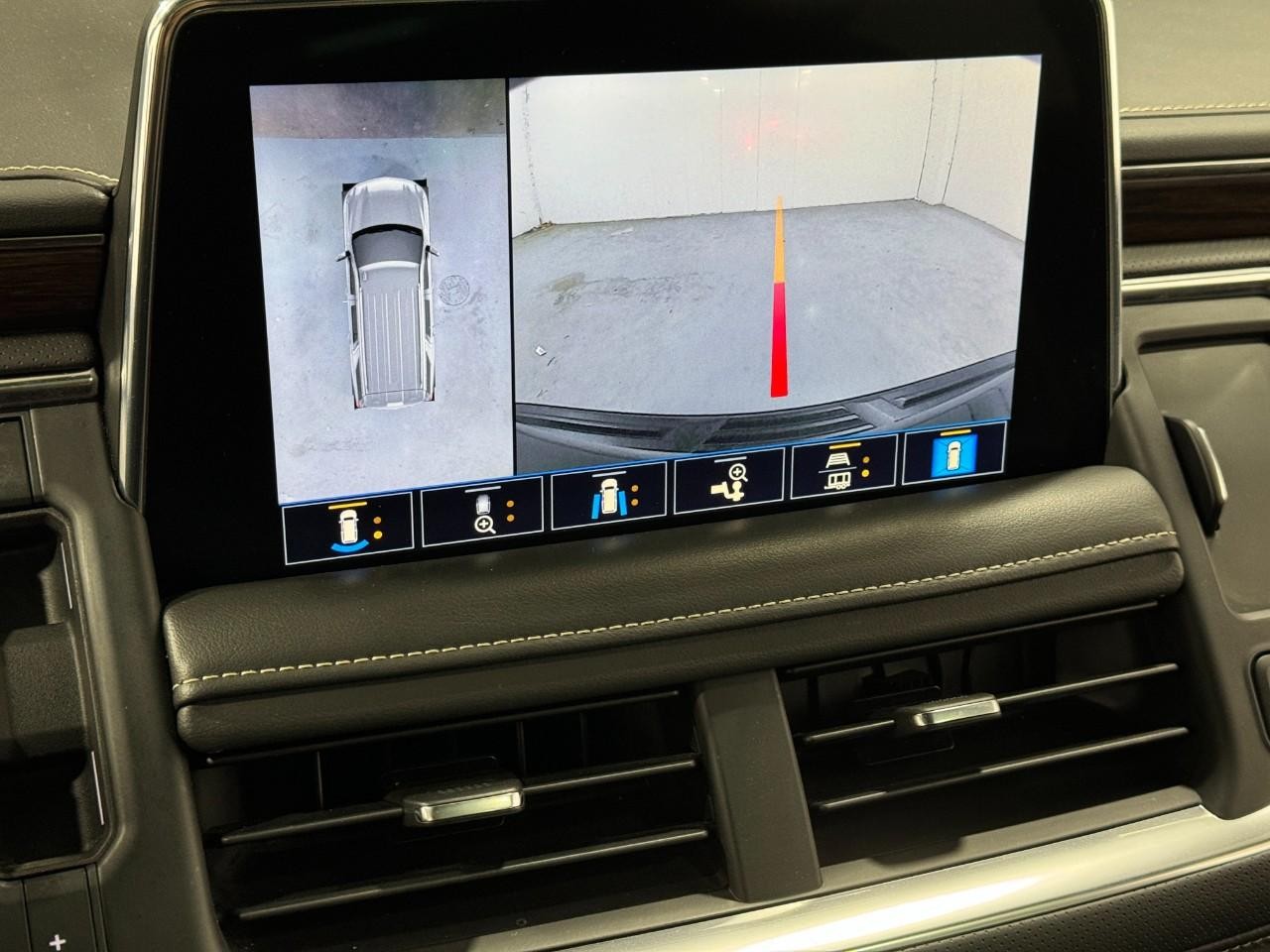 Chevrolet Tahoe Vehicle Full-screen Gallery Image 36