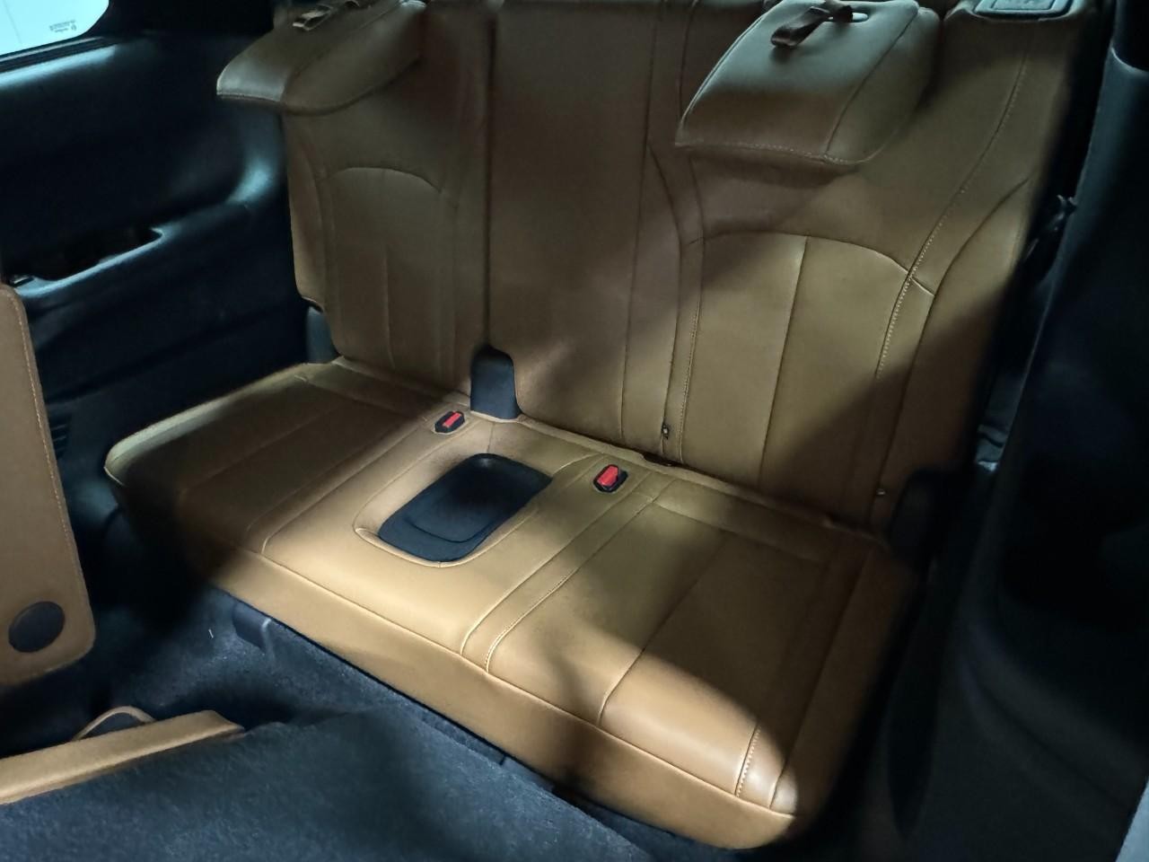 INFINITI QX60 Vehicle Full-screen Gallery Image 8