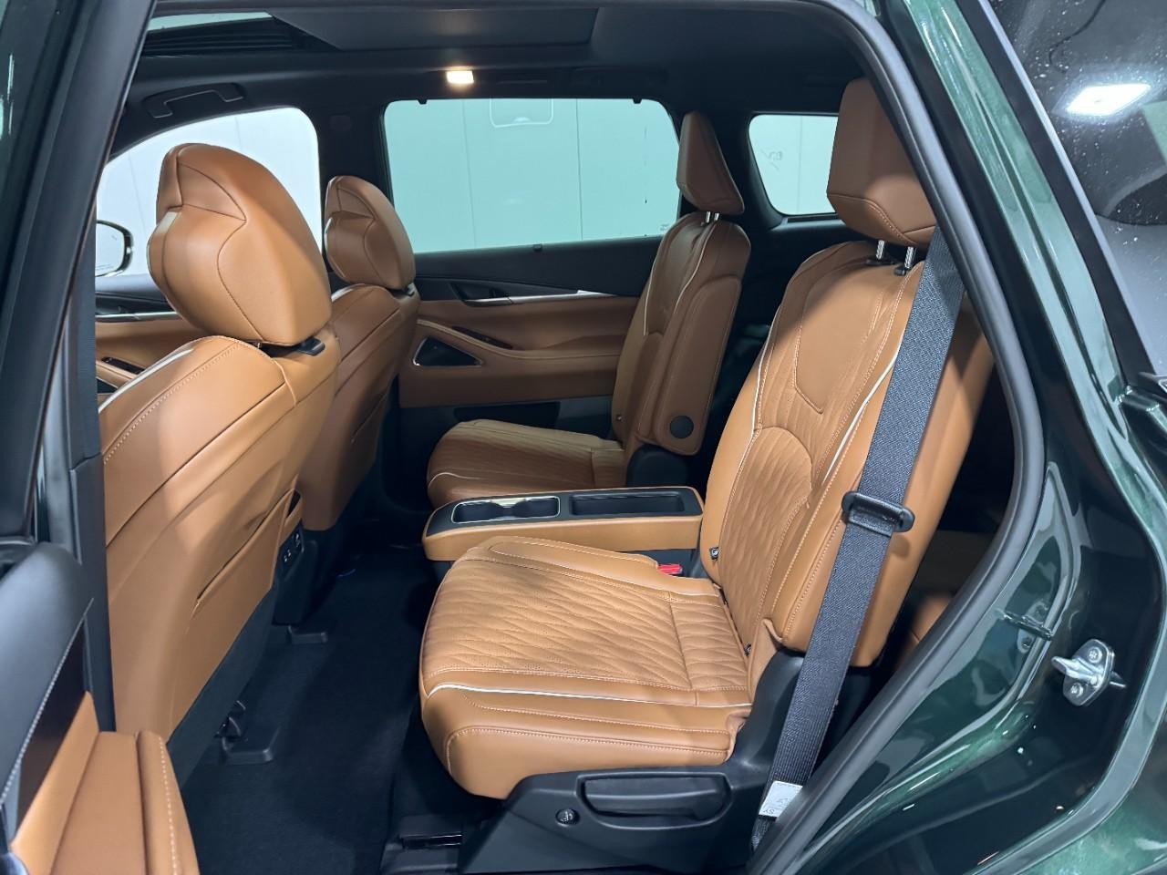 INFINITI QX60 Vehicle Full-screen Gallery Image 9