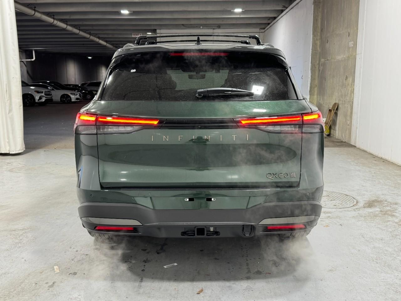 INFINITI QX60 Vehicle Full-screen Gallery Image 10