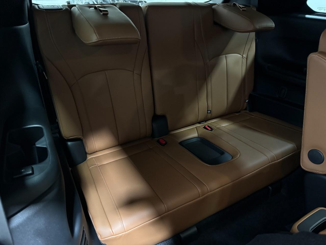 INFINITI QX60 Vehicle Full-screen Gallery Image 11