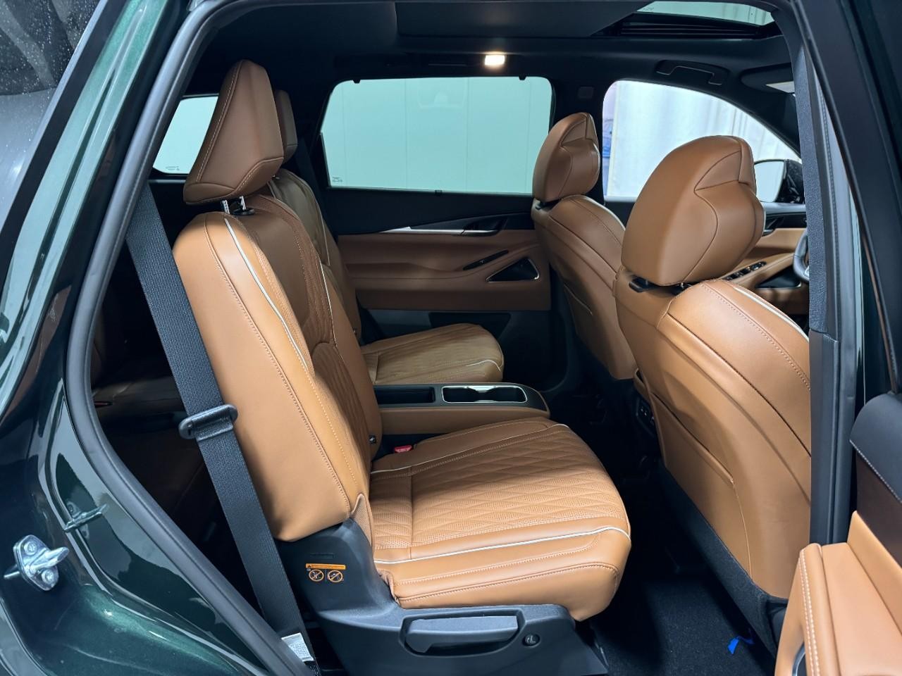 INFINITI QX60 Vehicle Full-screen Gallery Image 12