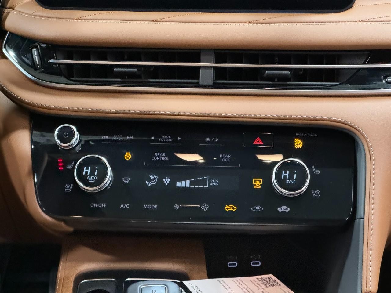 INFINITI QX60 Vehicle Full-screen Gallery Image 18