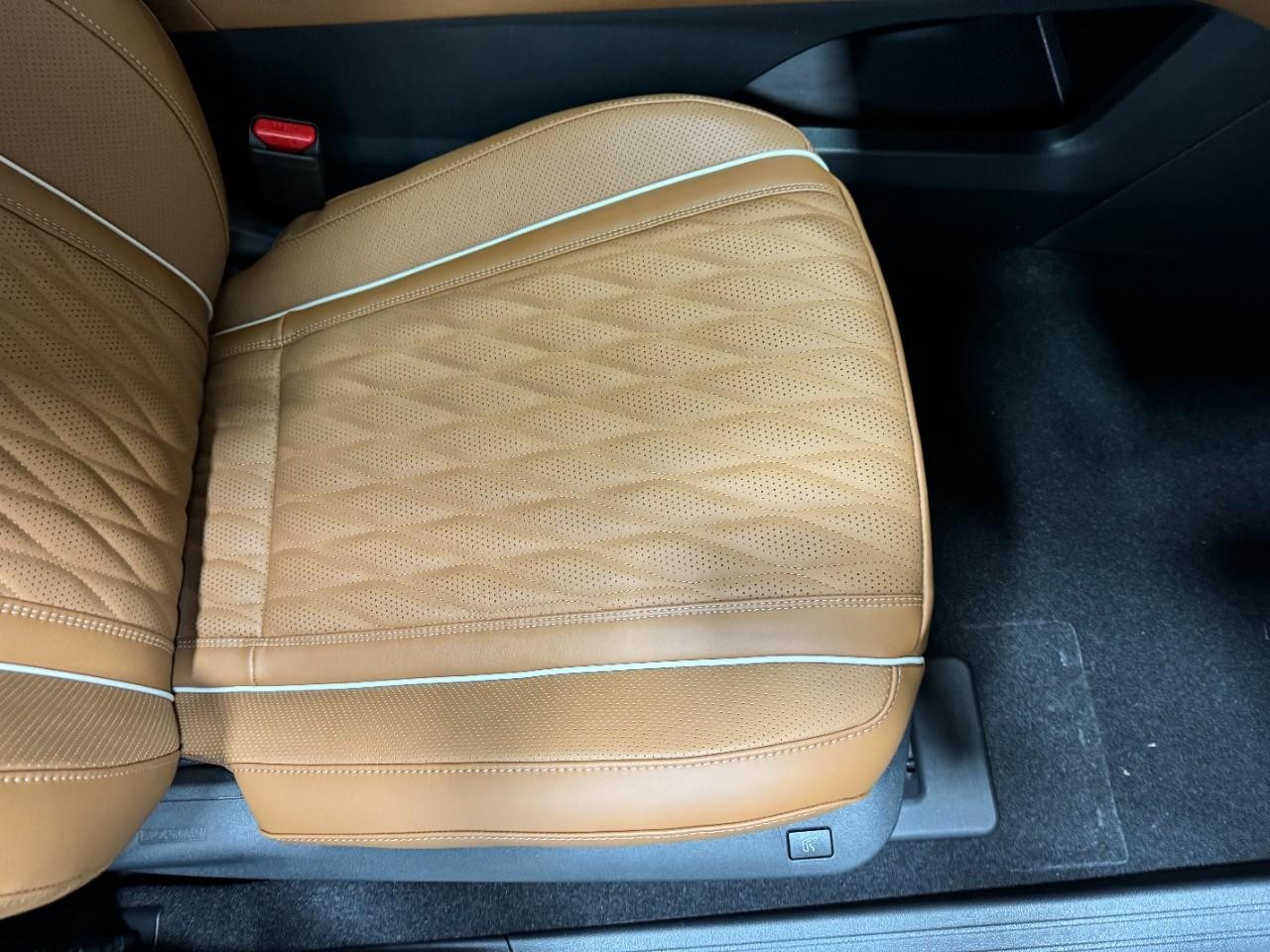 INFINITI QX60 Vehicle Full-screen Gallery Image 22