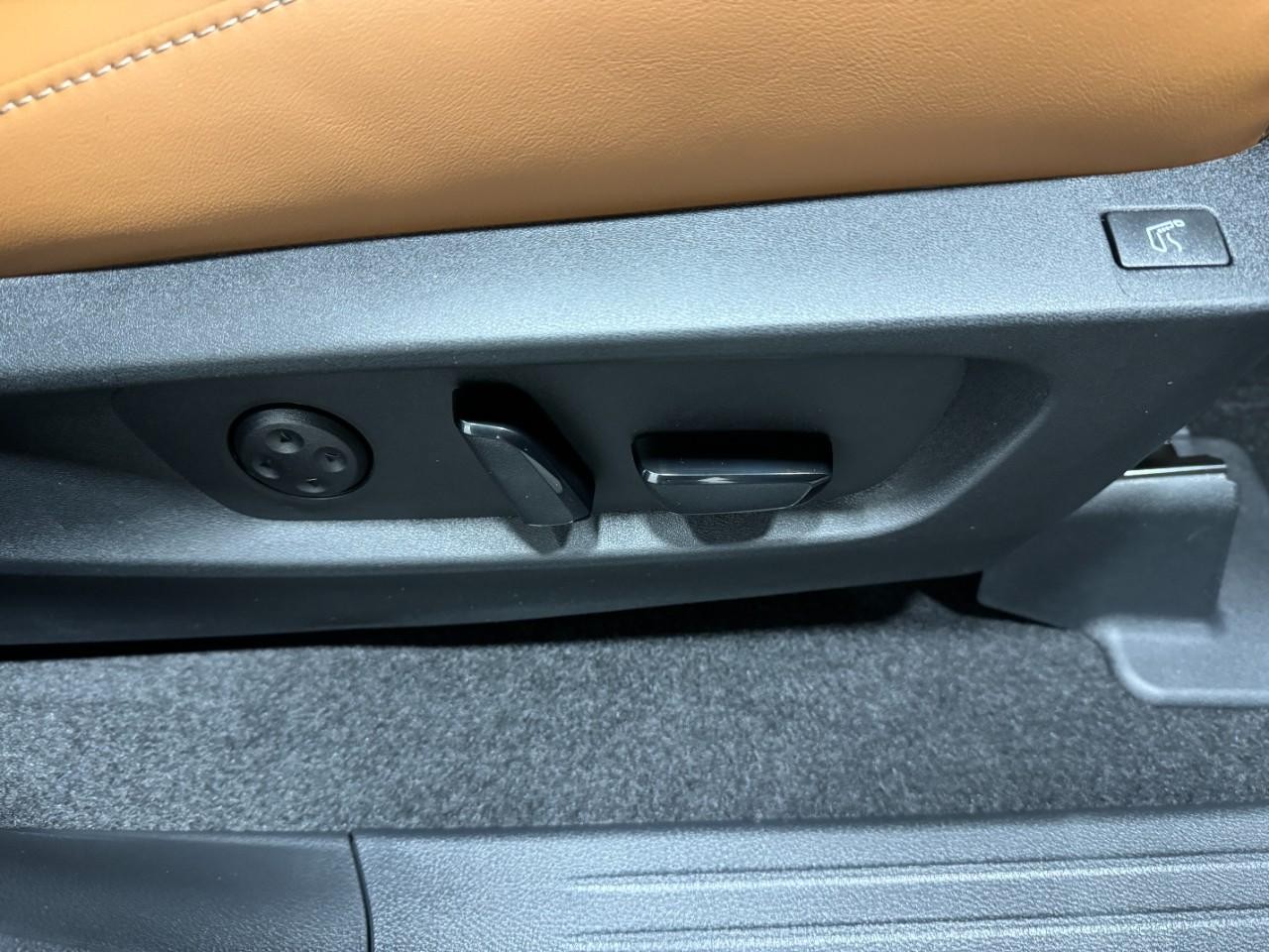 INFINITI QX60 Vehicle Full-screen Gallery Image 23