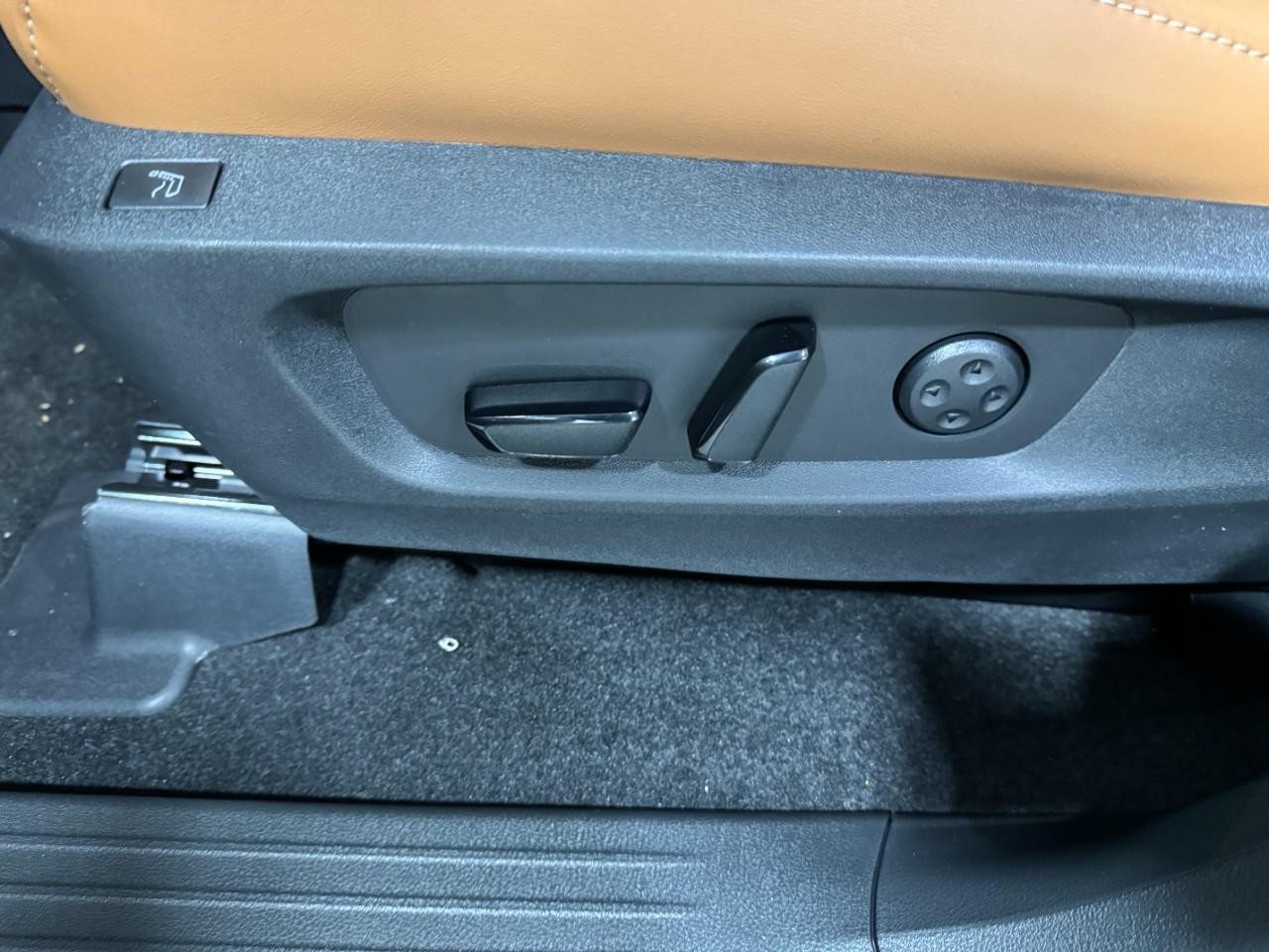 INFINITI QX60 Vehicle Full-screen Gallery Image 31