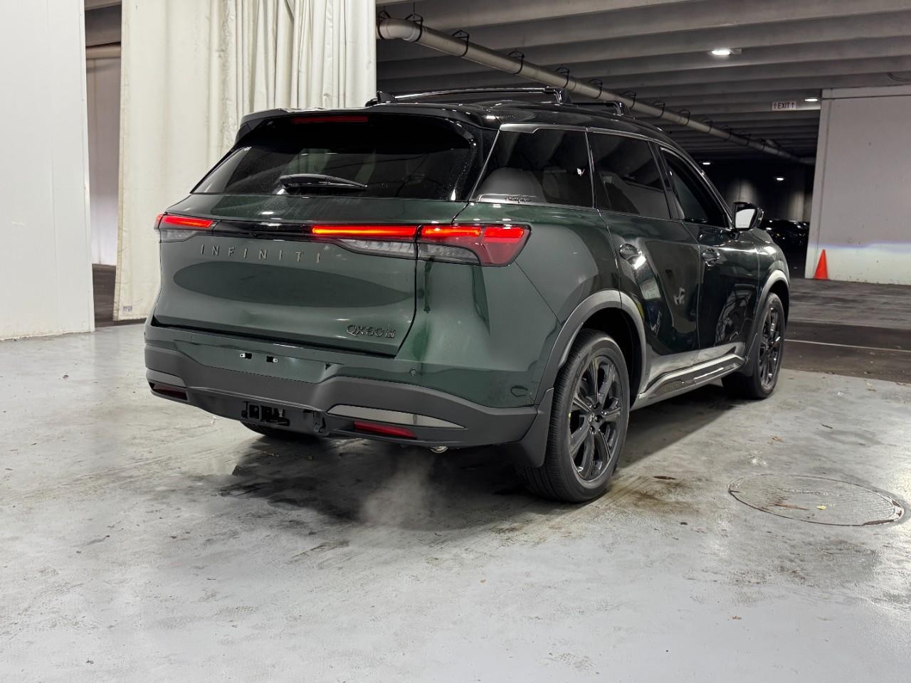 INFINITI QX60 Vehicle Full-screen Gallery Image 4