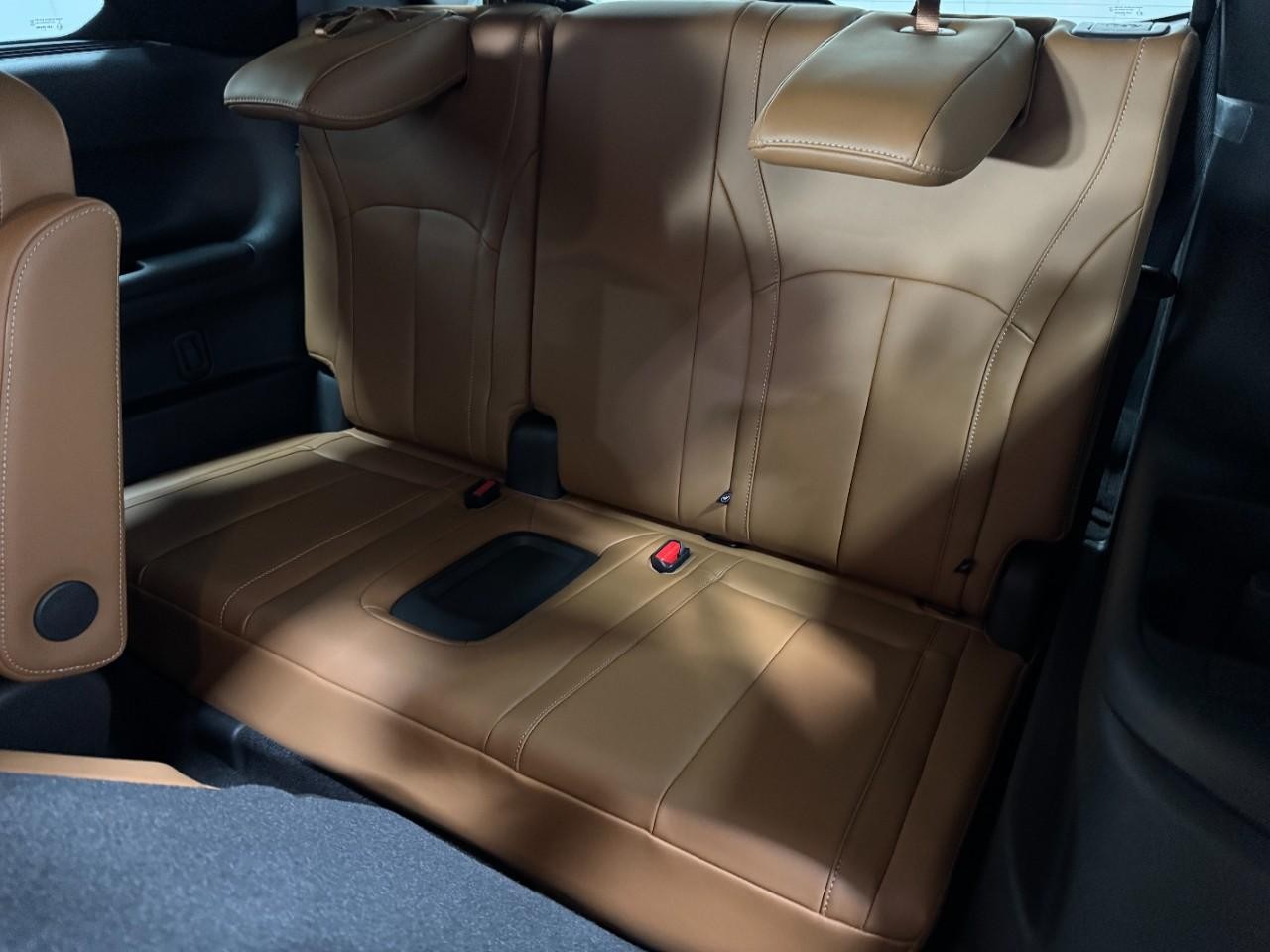 INFINITI QX60 Vehicle Full-screen Gallery Image 8