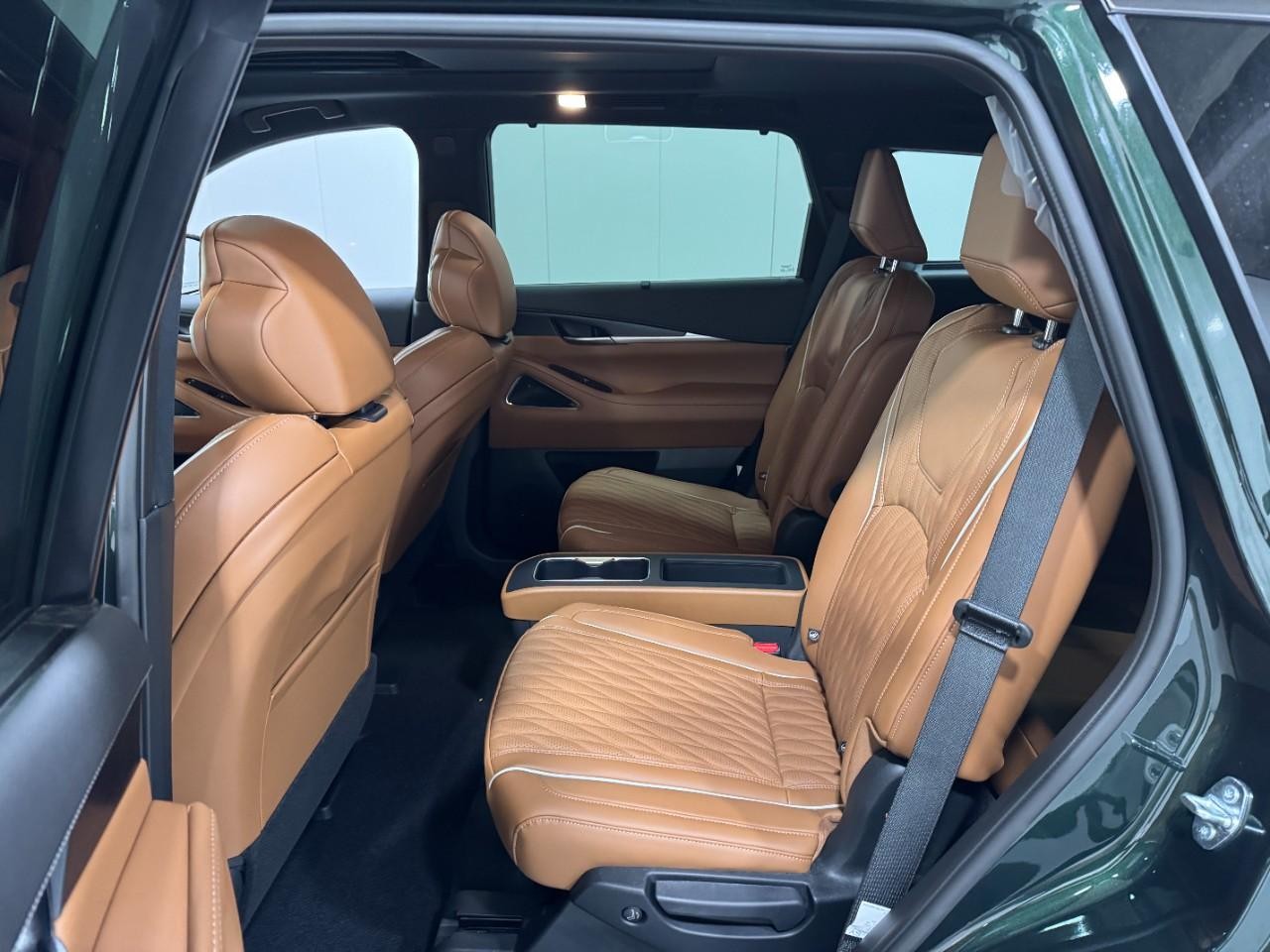 INFINITI QX60 Vehicle Full-screen Gallery Image 9