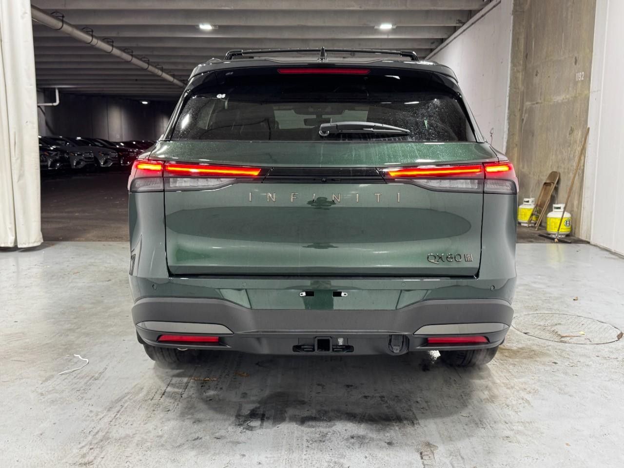 INFINITI QX60 Vehicle Full-screen Gallery Image 10