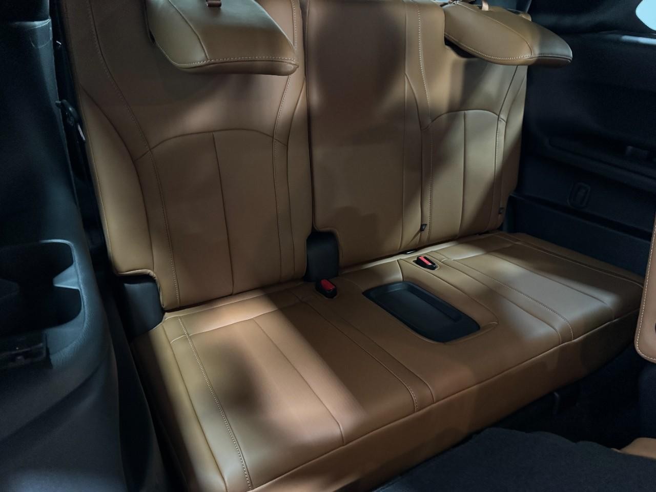 INFINITI QX60 Vehicle Full-screen Gallery Image 11