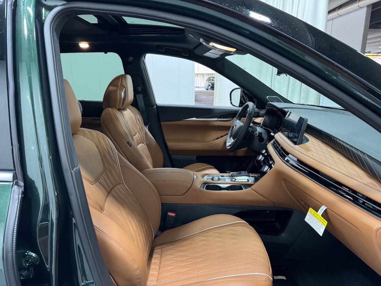 INFINITI QX60 Vehicle Full-screen Gallery Image 21