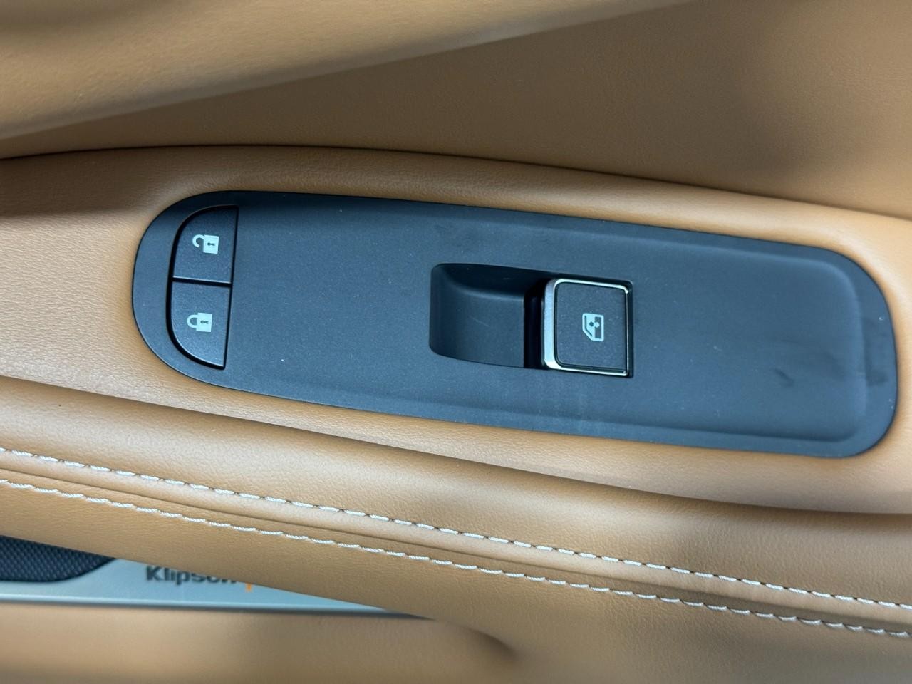 INFINITI QX60 Vehicle Full-screen Gallery Image 25