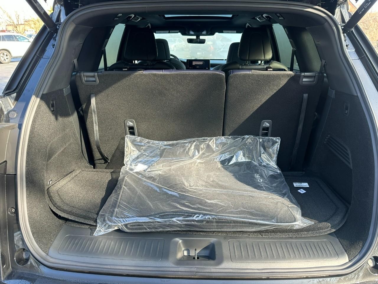 INFINITI QX60 Vehicle Full-screen Gallery Image 5