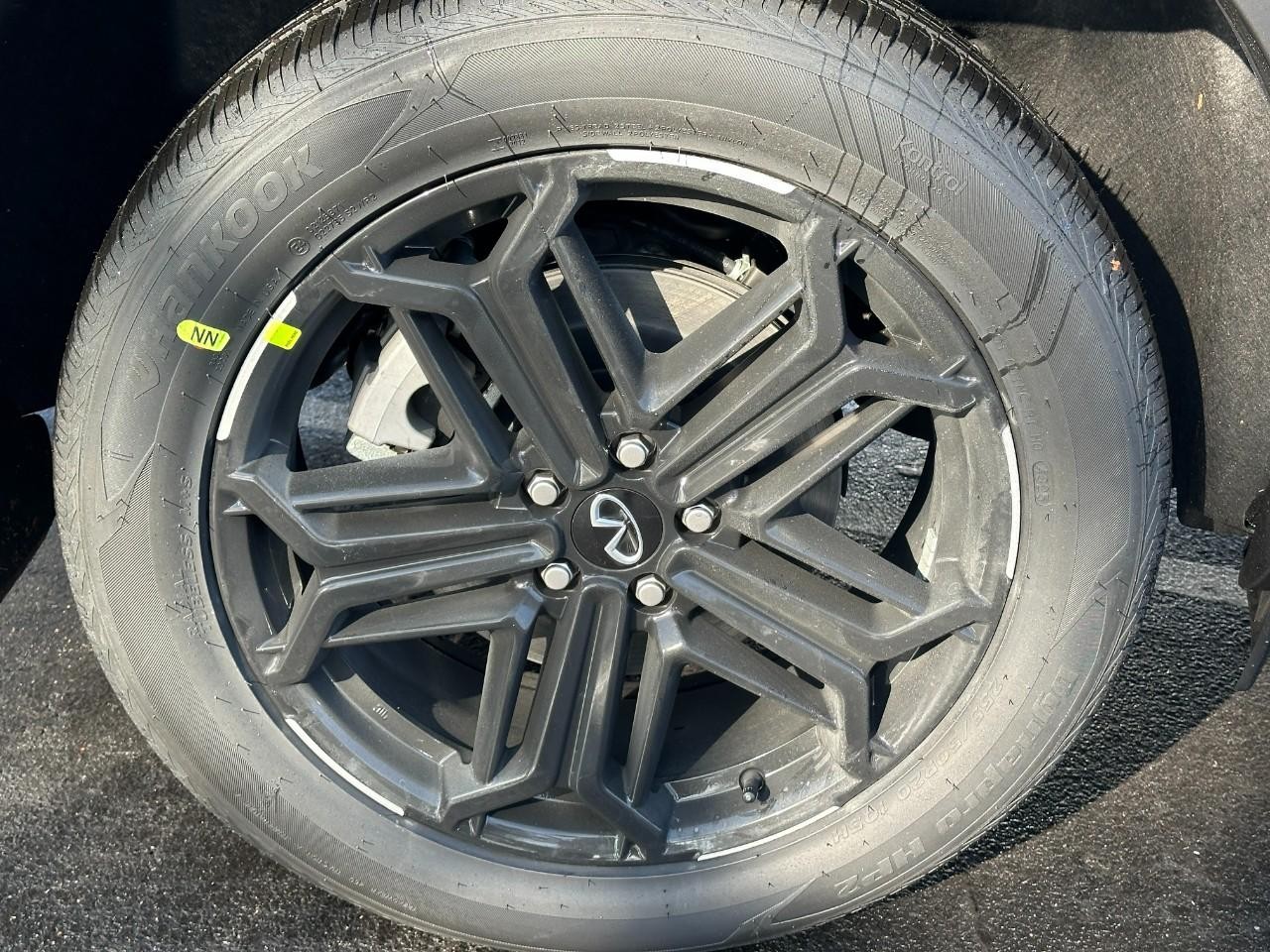 INFINITI QX60 Vehicle Full-screen Gallery Image 6