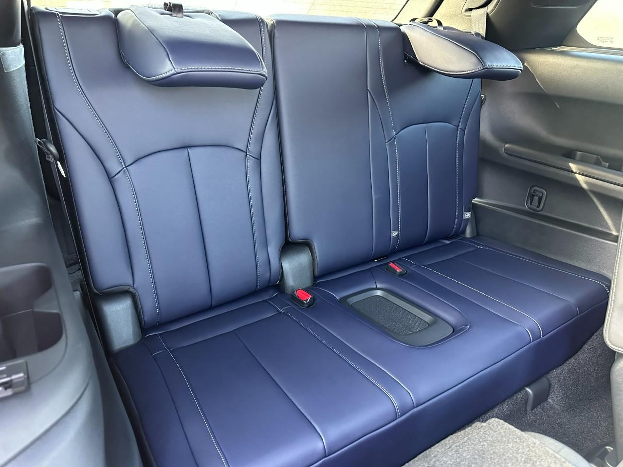 INFINITI QX60 Vehicle Full-screen Gallery Image 11