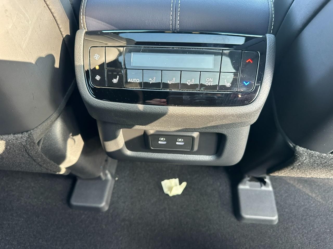 INFINITI QX60 Vehicle Full-screen Gallery Image 12