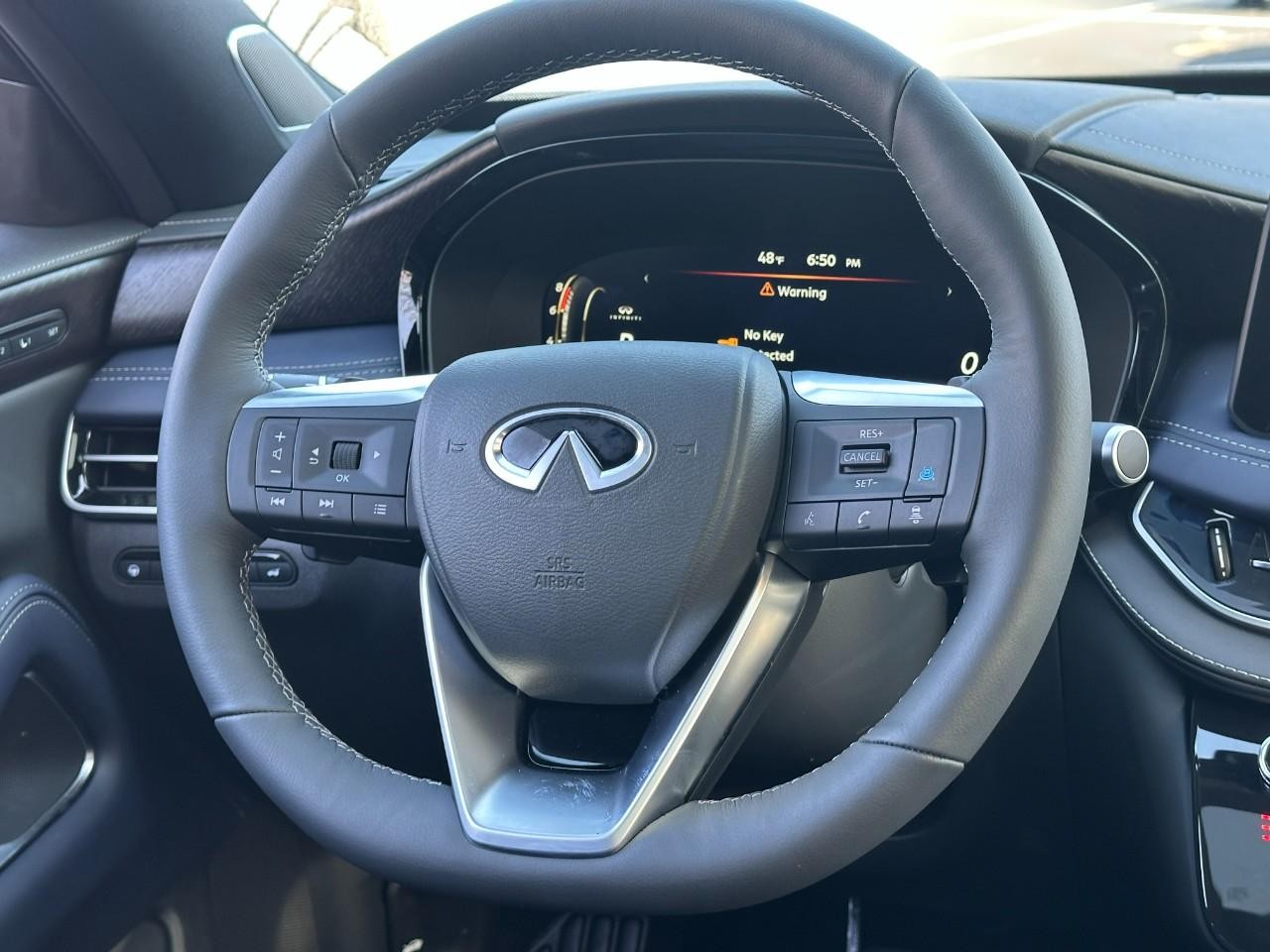 INFINITI QX60 Vehicle Full-screen Gallery Image 15