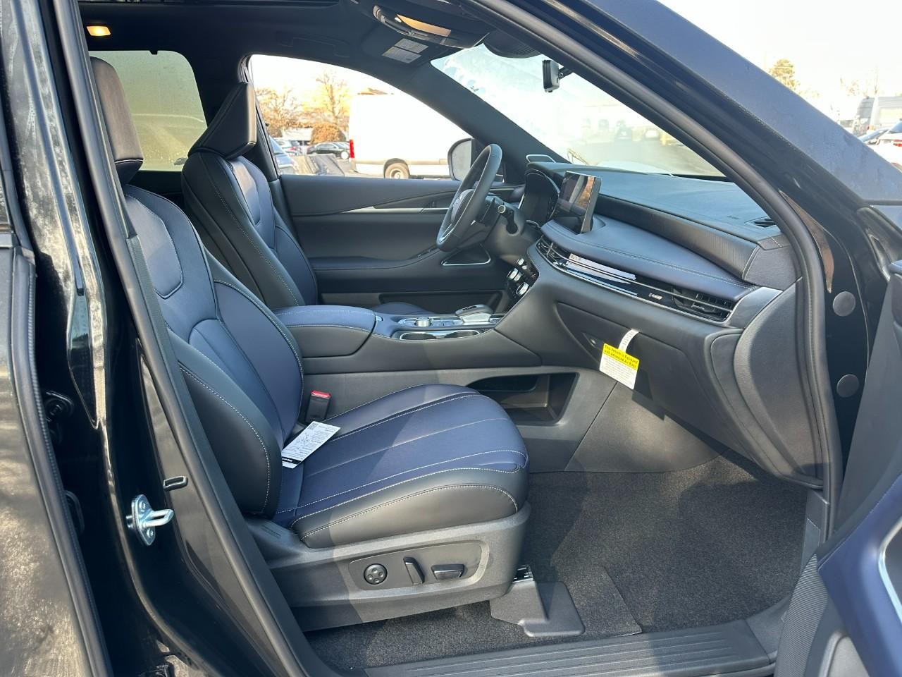 INFINITI QX60 Vehicle Full-screen Gallery Image 20