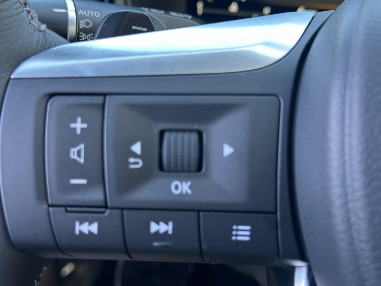 INFINITI QX60 Vehicle Full-screen Gallery Image 26