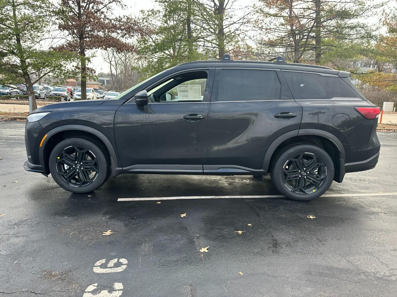 INFINITI QX60 Vehicle Full-screen Gallery Image 2