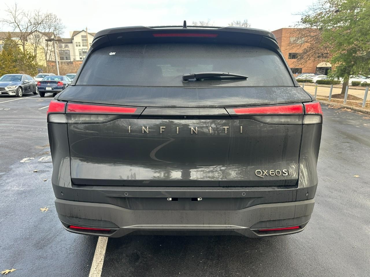 INFINITI QX60 Vehicle Full-screen Gallery Image 4