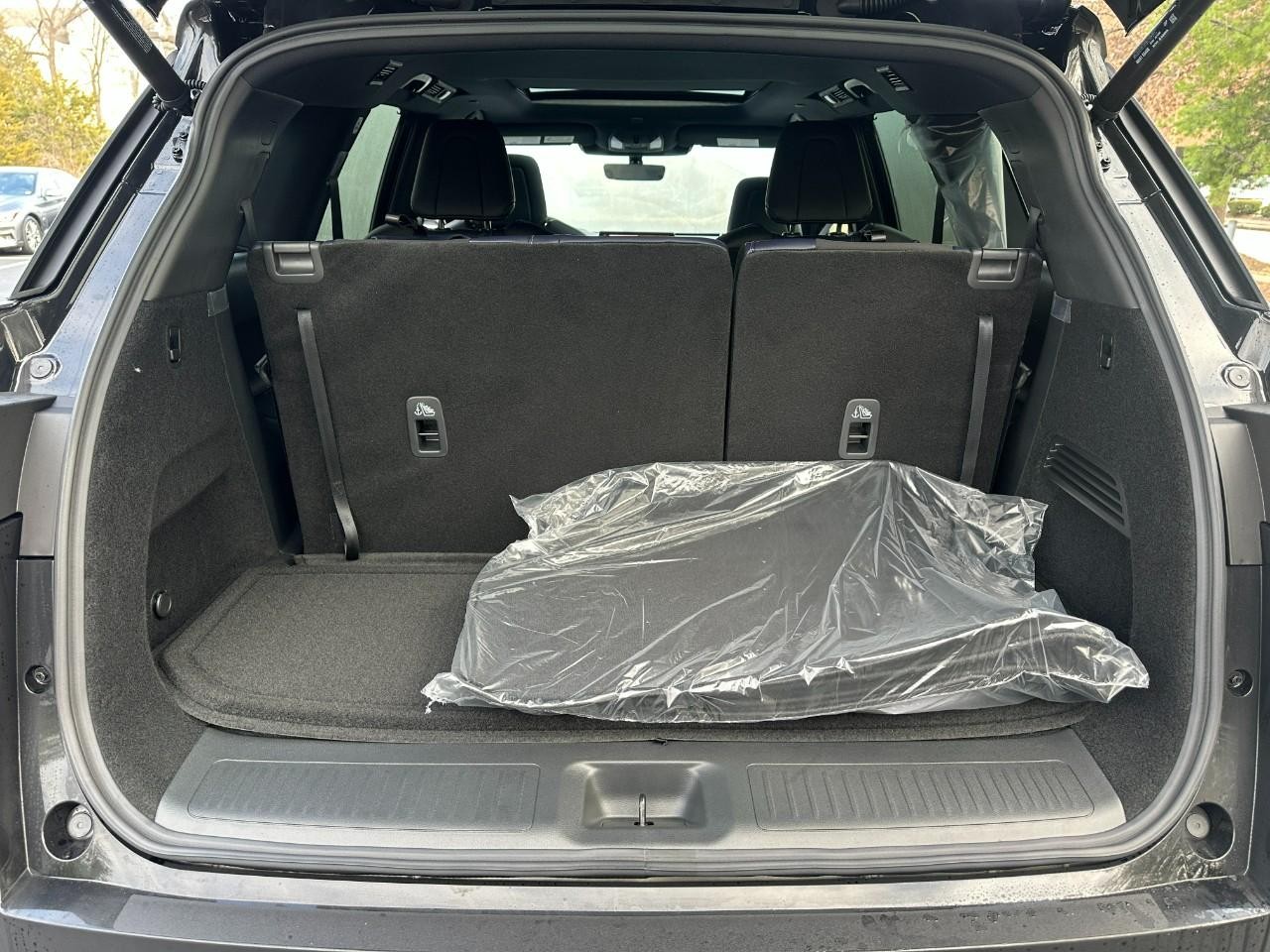 INFINITI QX60 Vehicle Full-screen Gallery Image 5