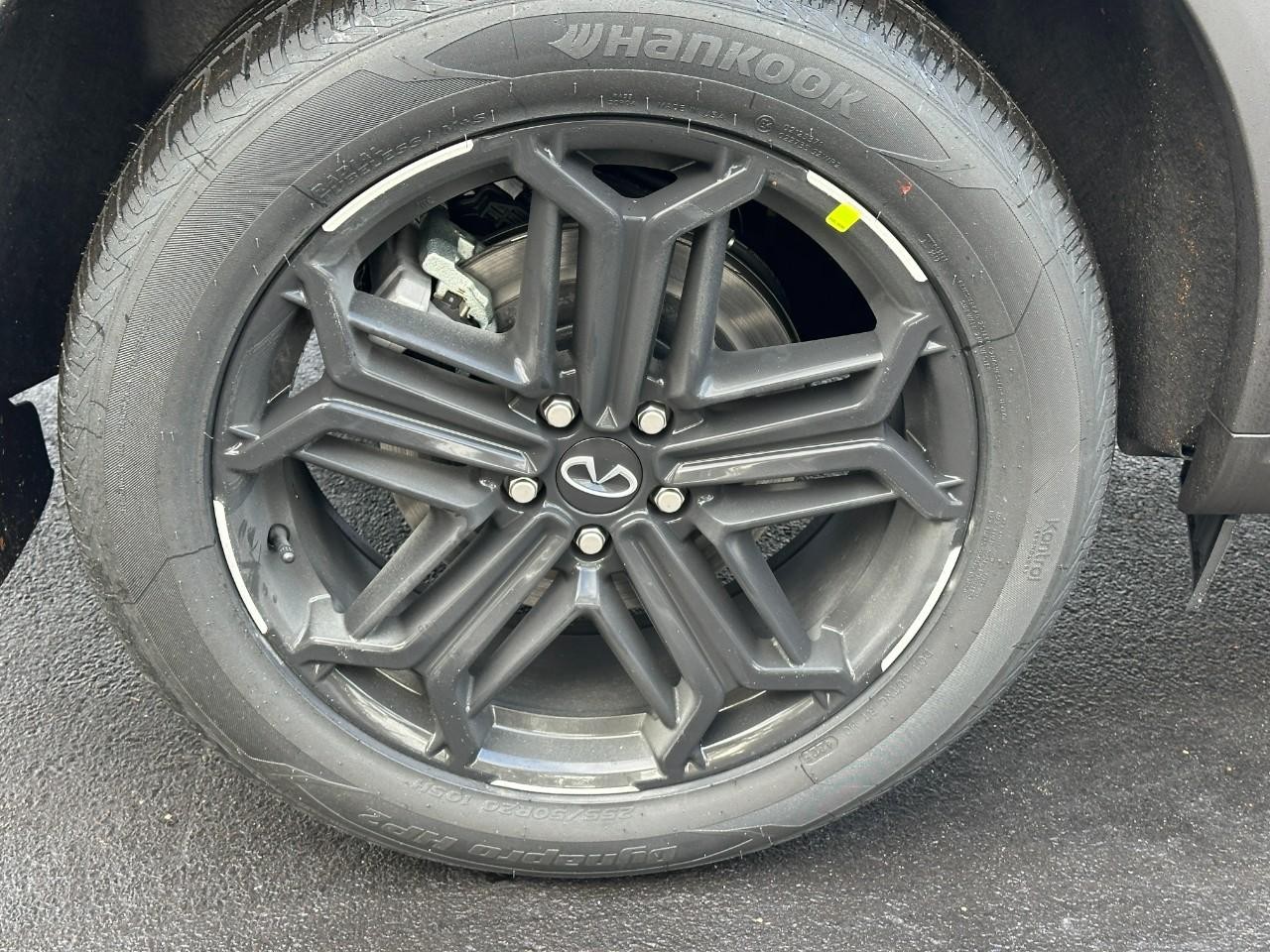 INFINITI QX60 Vehicle Full-screen Gallery Image 6