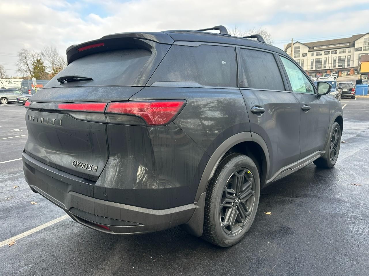 INFINITI QX60 Vehicle Full-screen Gallery Image 7