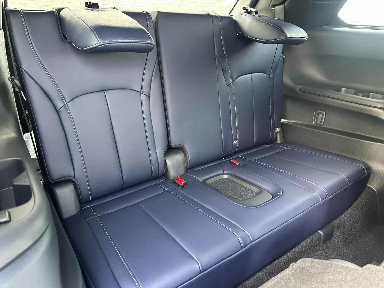 INFINITI QX60 Vehicle Full-screen Gallery Image 11