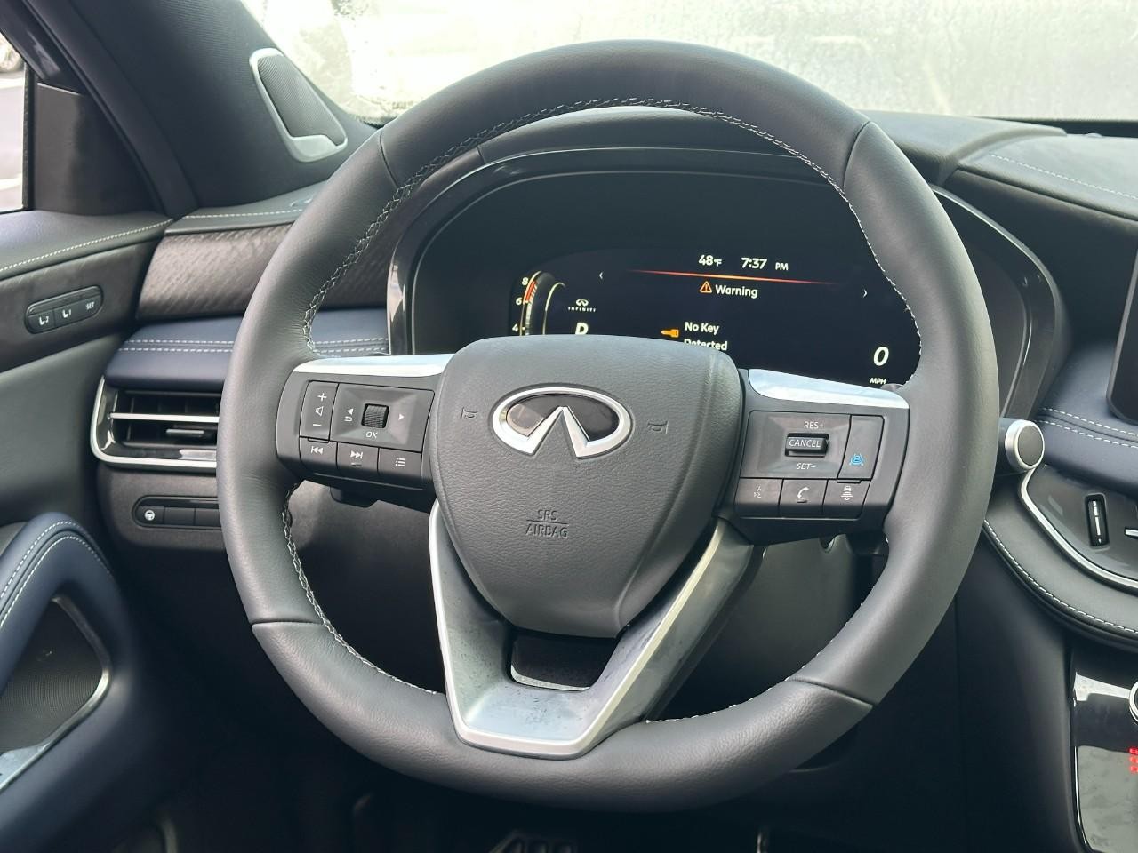 INFINITI QX60 Vehicle Full-screen Gallery Image 15