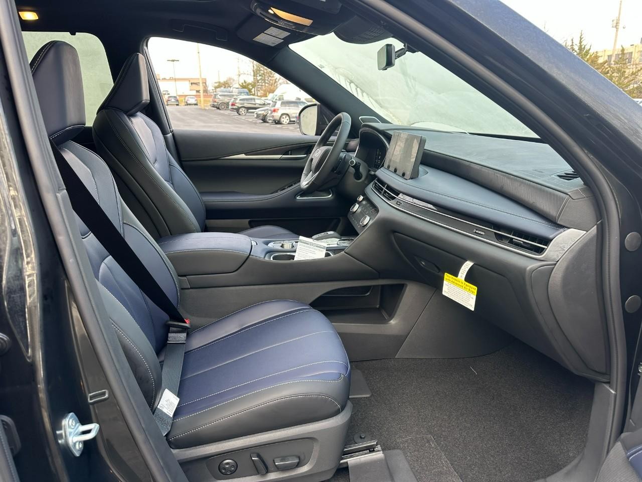 INFINITI QX60 Vehicle Full-screen Gallery Image 20