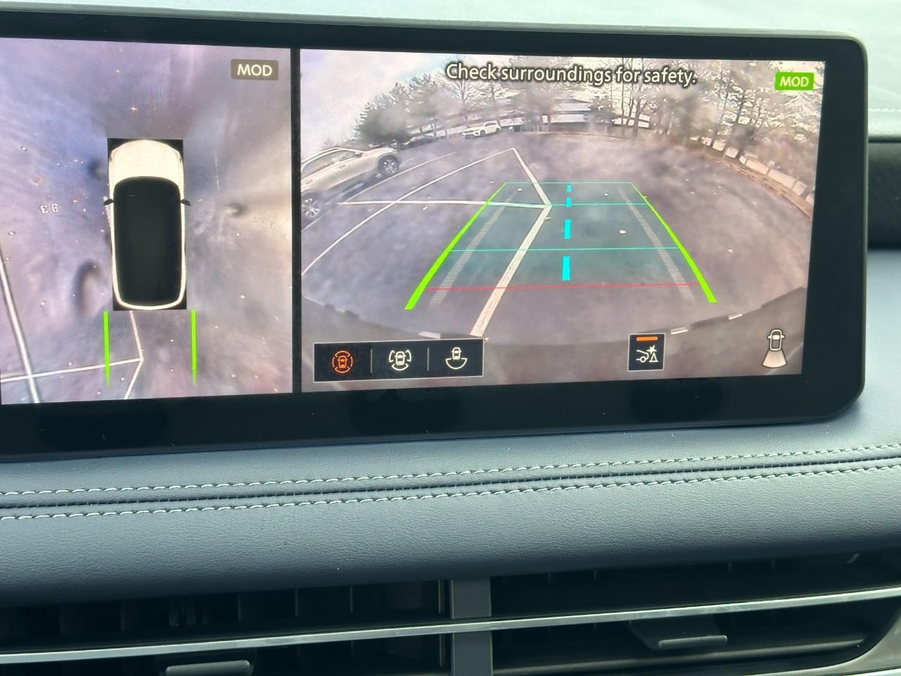 INFINITI QX60 Vehicle Full-screen Gallery Image 33