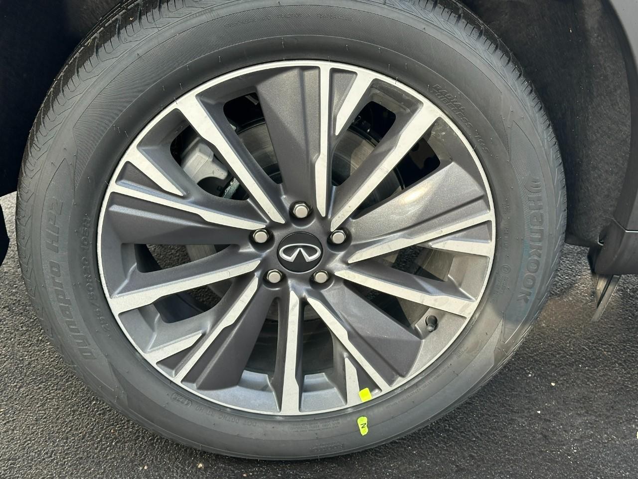 INFINITI QX60 Vehicle Full-screen Gallery Image 6