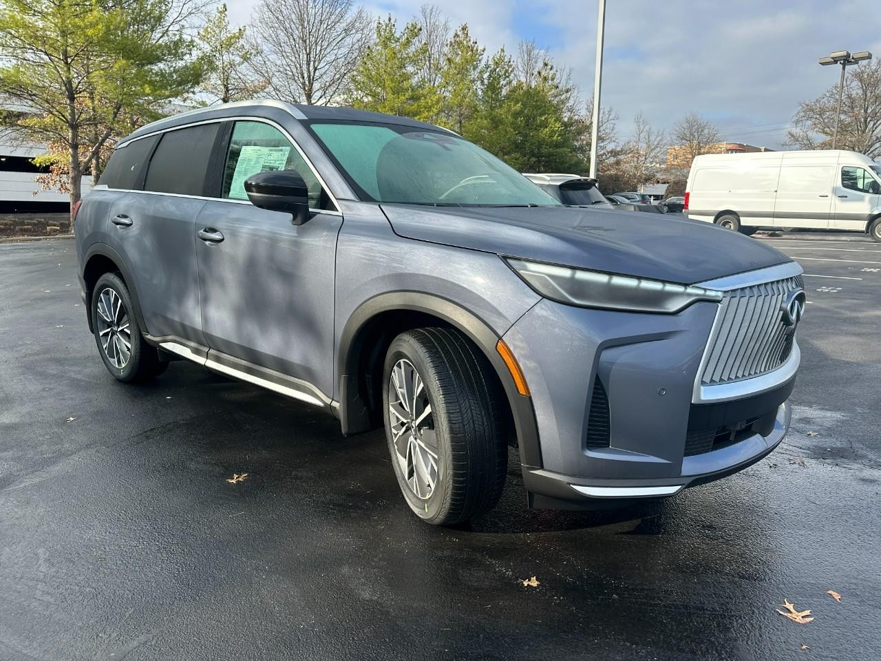 INFINITI QX60 Vehicle Full-screen Gallery Image 8