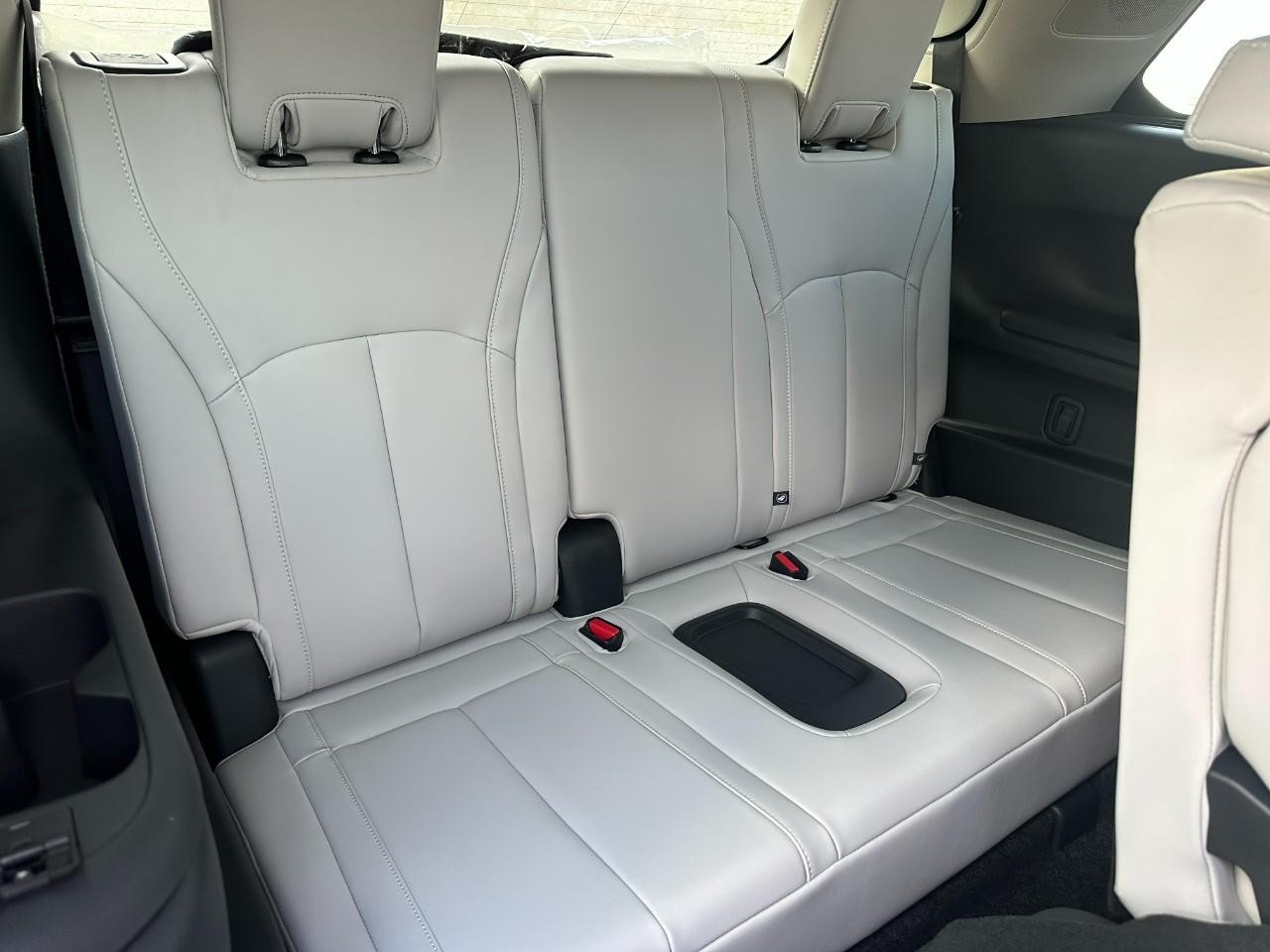 INFINITI QX60 Vehicle Full-screen Gallery Image 11