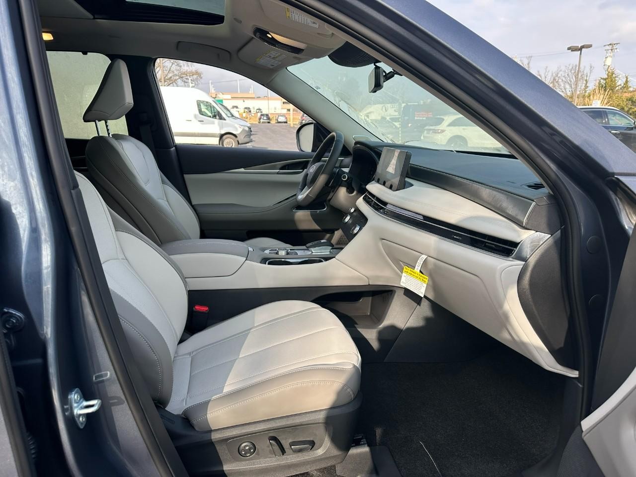 INFINITI QX60 Vehicle Full-screen Gallery Image 20