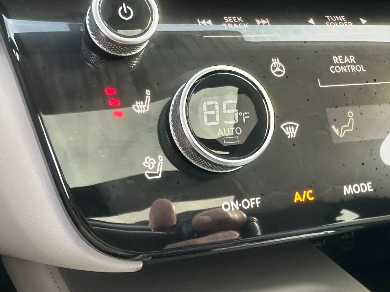 INFINITI QX60 Vehicle Full-screen Gallery Image 30