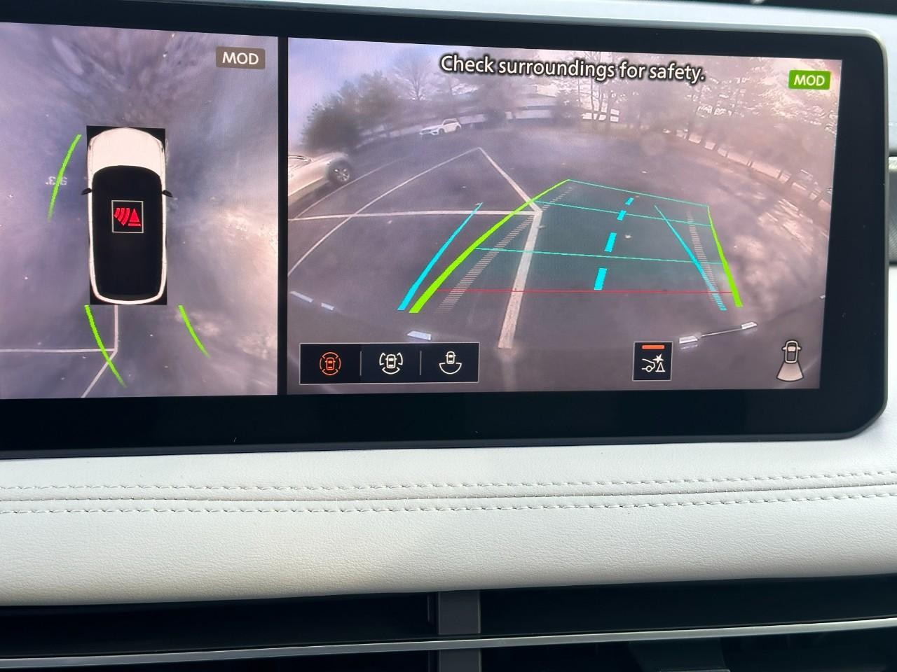 INFINITI QX60 Vehicle Full-screen Gallery Image 32